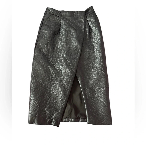 Finders Keepers Black Skirt Faux Leather Excellent Condition Size Small - Picture 4 of 6